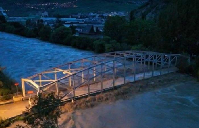 Overflow of the Rhône: preventive evacuation of the Aigle industrial zone