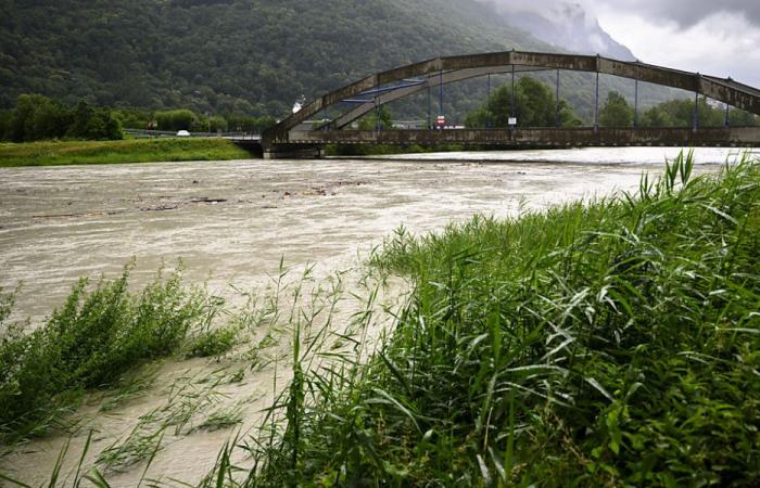 Floods and evacuations in Valais after heavy rains