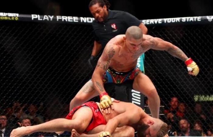 Alex Pereira high-kicks Jiri Prochazka to remain UFC light heavyweight champion
