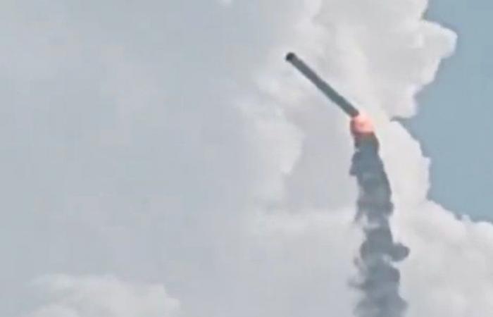 VIDEOS. “The onboard computer shut down”: a Chinese rocket takes off by mistake, explodes in mid-flight and crashes