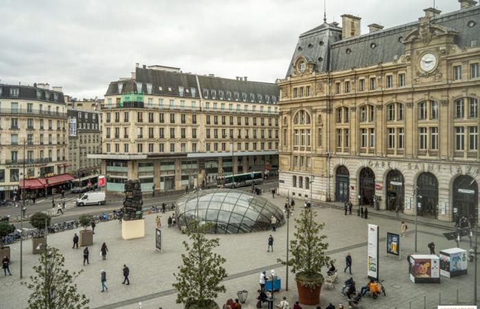 The pop-up of a famous makeup brand and its fun activities on the Saint Lazare square