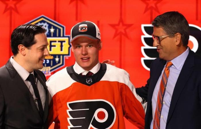 Michkov agrees with Flyers