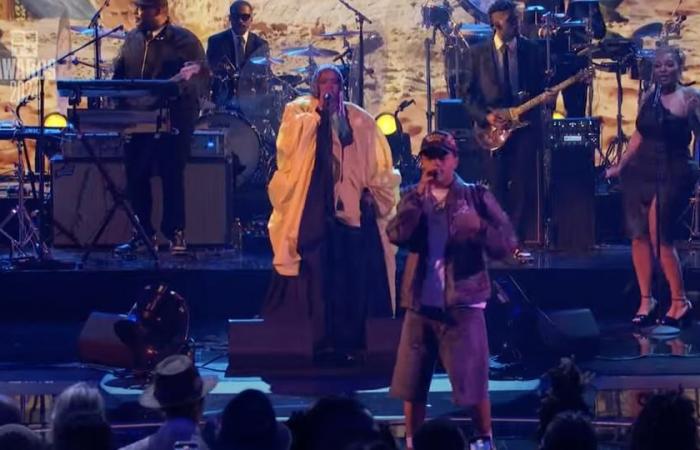 Lauryn Hill performs hits from her cult album “The Miseducation of Lauryn Hill” with her son YG Marley (video)
