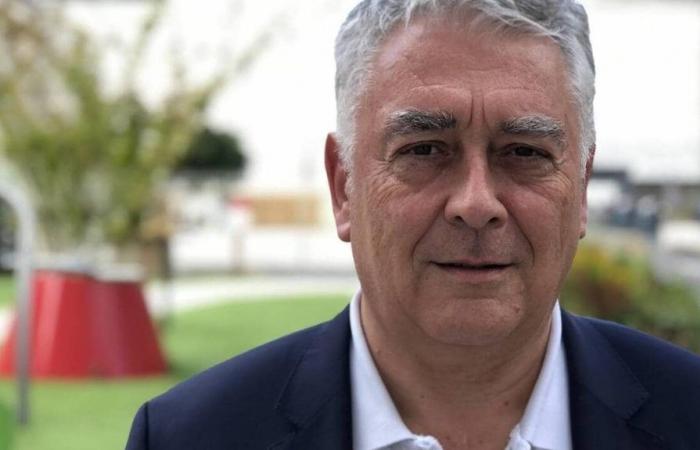 the mayor of Cholet Gilles Bourdouleix withdraws his candidacy