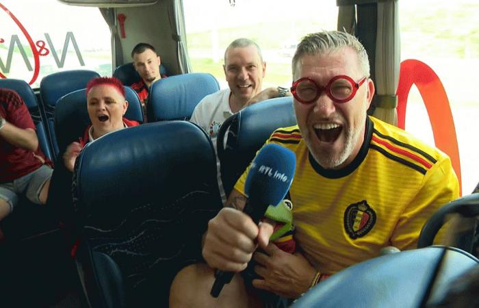In a bus of Red Devils supporters en route to Düsseldorf, optimism reigns: “We will win, that’s for sure”