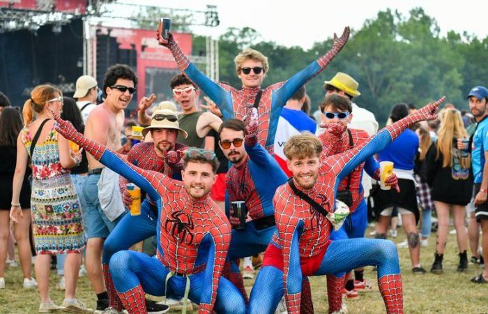 SLIDESHOW. Garorock 2024: Hot air balloon, good weather and costumes… the fourth day in pictures