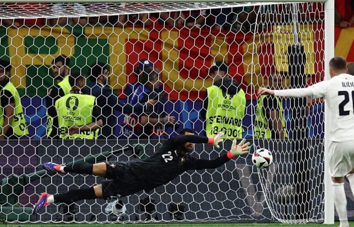 Diogo Costa qualifies Portugal for the quarter-finals