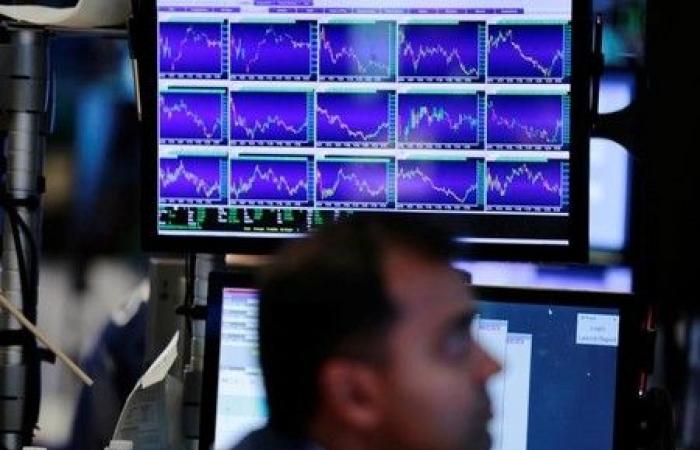 Wall Street: Does better than resist interest rate pressure