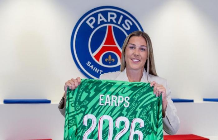 Mary Earps signs with Paris Saint-Germain