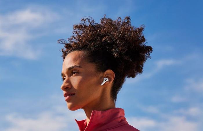 Next-gen Apple AirPods could feature camera modules, analyst says