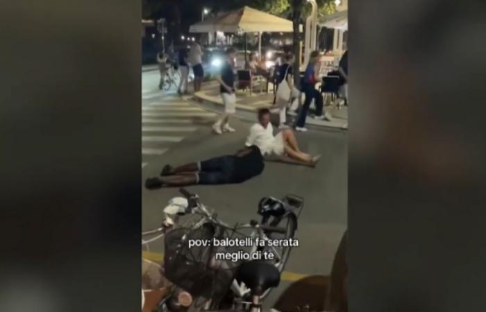Drunk and lying in the street, Mario Balotelli reacts to a controversial video in Italy: “I don’t see the problem”