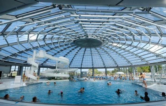 Vichy community swimming pool opening times for summer holidays