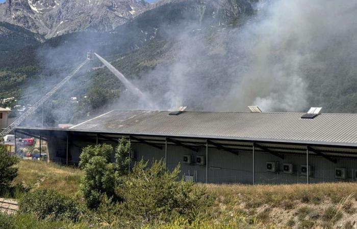A fire with “potentially toxic” fumes broke out shortly before the Tour de France passed through Briançon