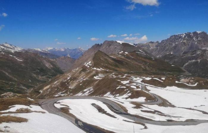Tour de France. Very low temperatures at the summit of Galibier during the fourth stage