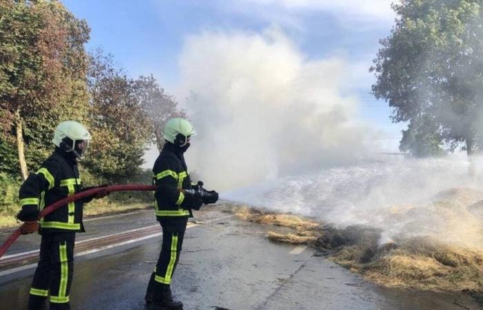 IN PICTURES. In Mayenne, a trailer carrying 12 tonnes of hay on fire, the RD 962 cut off
