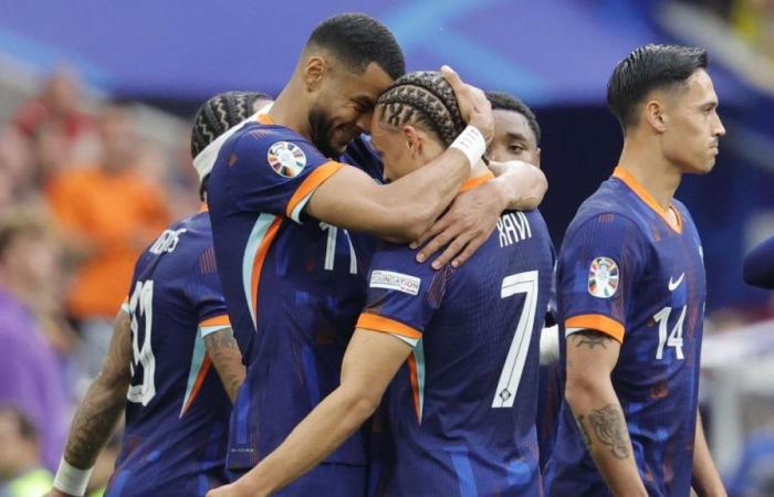 Netherlands outclass Romania and advance to quarter-finals