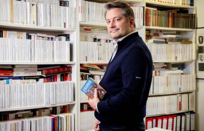 Alexandre Duval-Stalla, books behind bars