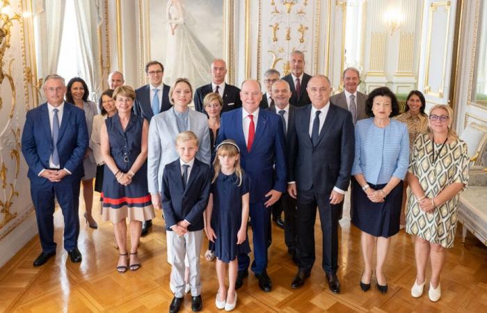 In
      pictures:
      Jacques
      and
      Gabriella
      of
      Monaco
      adorable
      alongside
      their
      parents
      for
      their
      first
      appearance
      of
      the
      new
      school
      year