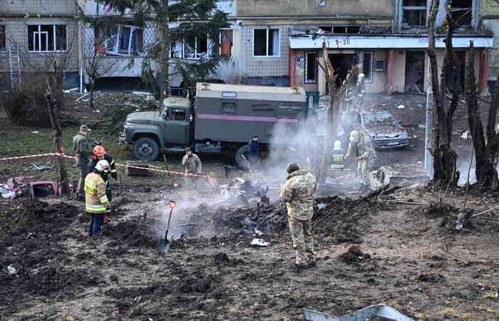 At
      least
      seven
      dead
      including
      three
      children
      and
      23
      injured
      after
      Russian
      strikes
      on
      Lviv