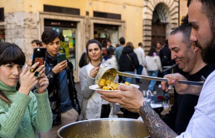 Heinz
      sparks
      anger
      in
      Italy
      with
      canned
      spaghetti
      carbonara