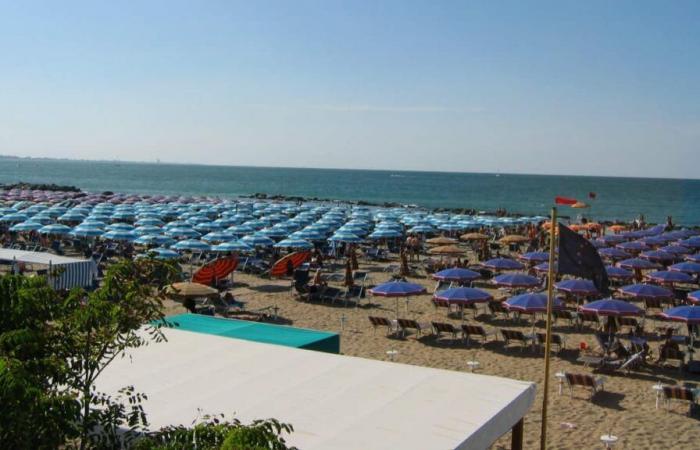 Italy
      promises
      more
      transparency
      for
      beach
      concessions