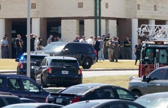 Deadly
      shooting
      at
      high
      school
      near
      Atlanta,
      14-year-old
      suspect
      arrested