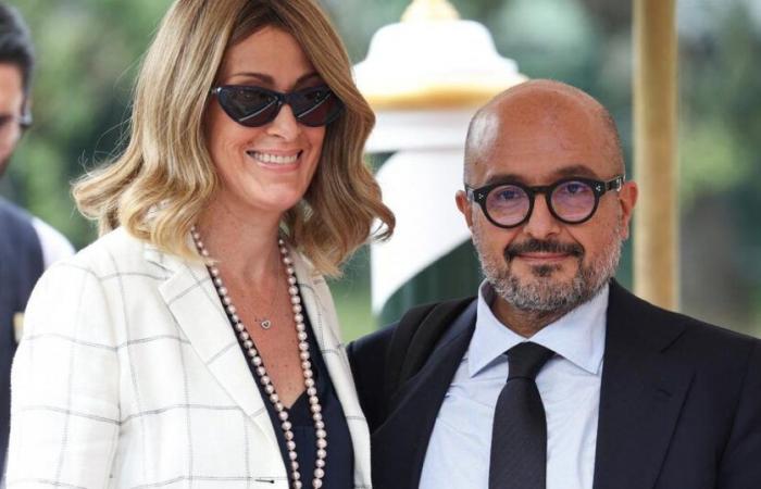 Italian
      Culture
      Minister
      Apologizes
      to
      Giorgia
      Meloni
      for
      Cheating
      on
      His
      Wife