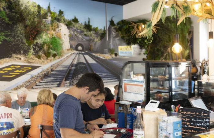 a
      former
      train
      station
      turned
      restaurant
      to
      change
      the
      way
      people
      look
      at
      things
      –
      Libération