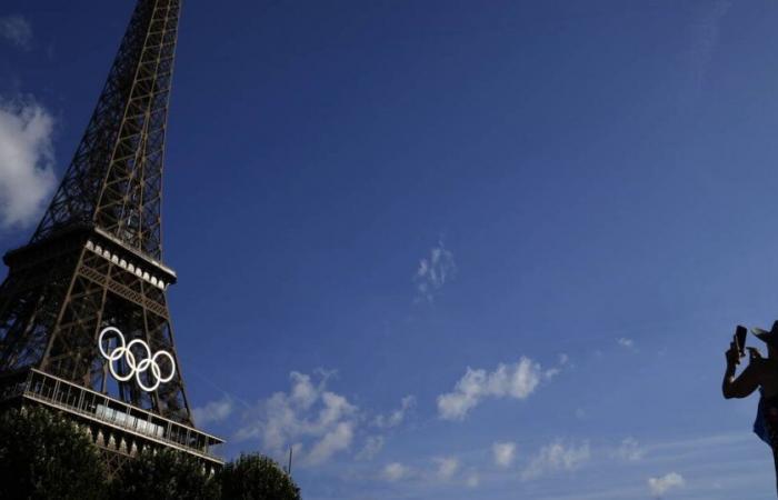 Can
      Paris
      Mayor
      Anne
      Hidalgo
      decide
      alone
      whether
      to
      keep
      the
      Olympic
      rings
      on
      the
      Eiffel
      Tower?
      –
      Libération