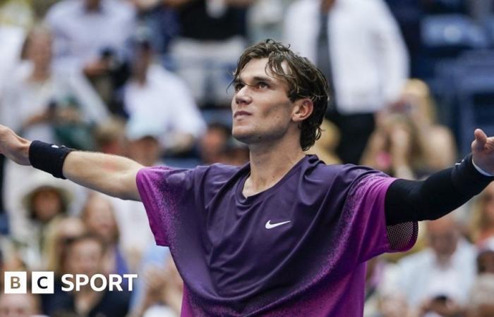 US
      Open
      2024:
      Jack
      Draper
      beats
      Alex
      de
      Minaur
      to
      reach
      semi-finals