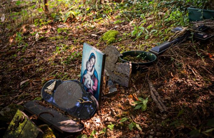 In
      the
      Cévennes,
      Protestants
      struggle
      to
      bury
      their
      dead
      at
      home