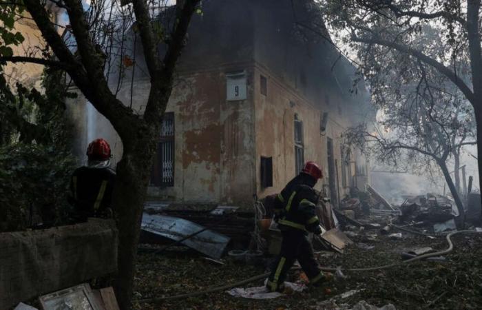 Two
      people
      killed
      in
      Lviv
      in
      Russian
      night
      attack