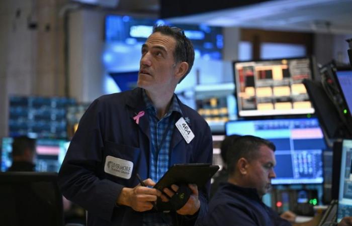 Wall
      Street
      in
      disarray,
      market
      remains
      feverish