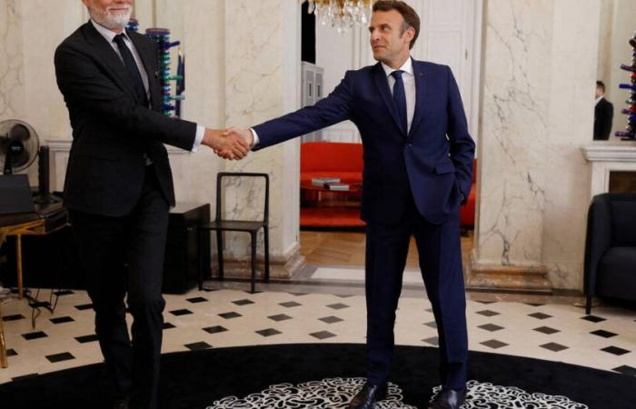 Edouard
      Philippe
      charges,
      Emmanuel
      Macron
      sinks
      –
      Libération