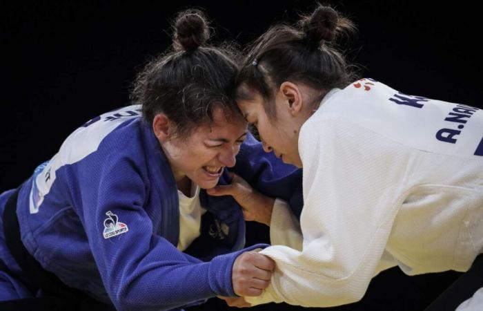 For
      her
      sixth
      Games,
      Sandrine
      Martinet
      wins
      a
      silver
      medal
      that
      is
      “worth
      gold”