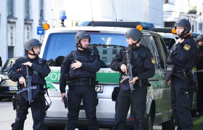 Munich:
      Shots
      fired
      in
      front
      of
      Israeli
      consulate