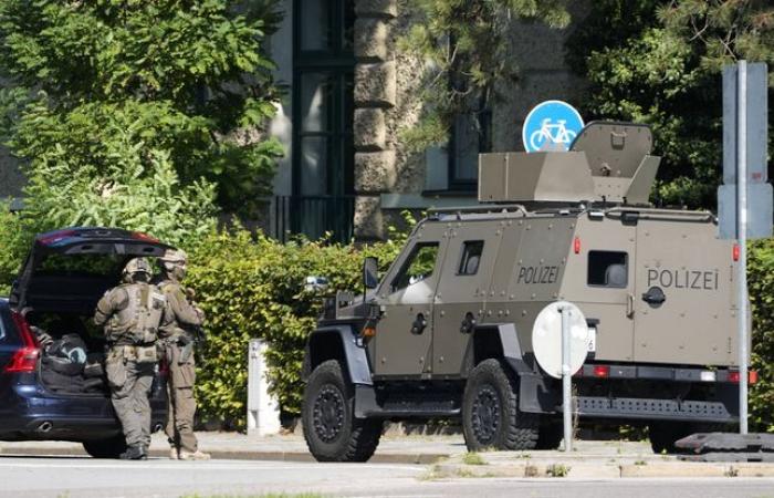 Shooter
      shot
      dead,
      “terrorist
      attack”,
      Israeli
      consulate…
      What
      happened
      in
      Munich?