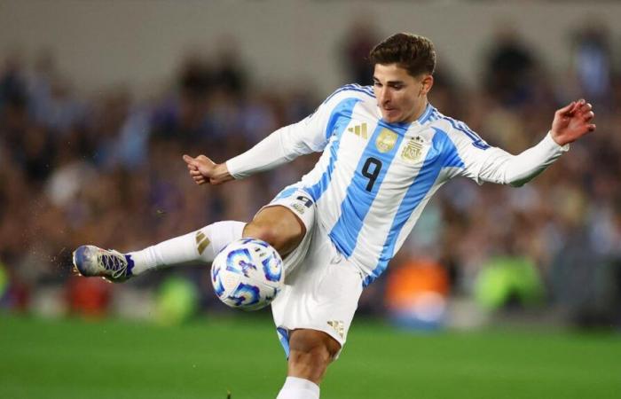 Argentina
      vs
      Chile
      LIVE
      score,
      FIFA
      World
      Cup
      qualifier:
      ARG
      0-0
      CHI;
      Match
      kicks
      off;
      Messi
      out
      due
      to
      injury