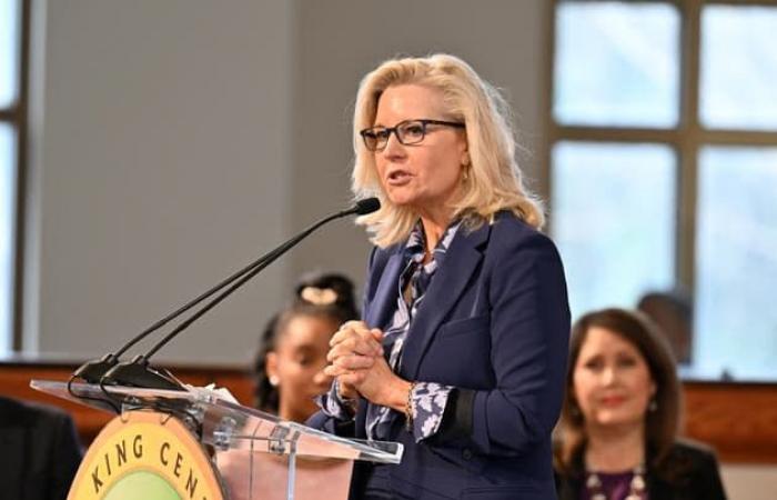 Republican
      Liz
      Cheney
      announces
      her
      support
      for
      Kamala
      Harris