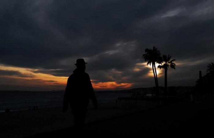 No
      tropical
      night
      in
      Nice
      for
      the
      first
      time
      in
      two
      months
      after
      violent
      storms