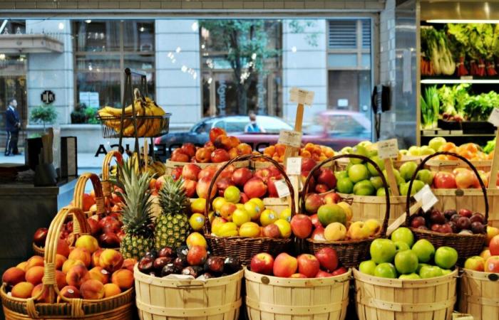 3
      Fruits
      to
      Ward
      Off
      Disease,
      According
      to
      Experts