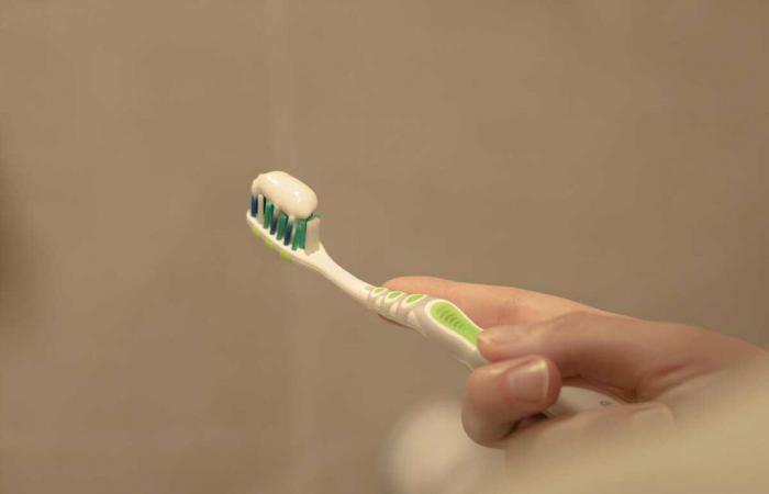 This
      Mistake
      We
      All
      Make
      With
      Our
      Toothbrush
      That
      Makes
      Our
      Teeth
      More
      Yellow
      According
      To
      A
      Dentist