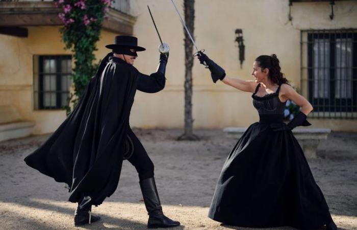 “I
      was
      fascinated
      by
      the
      way
      others
      looked
      at
      me”
      in
      Zorro,
      says
      Jean
      Dujardin