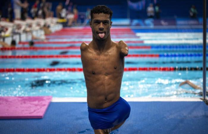 Gabrielzinho,
      the
      Brazilian
      swimming
      phenomenon
      who
      undulates
      like
      a
      dolphin