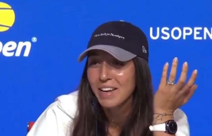 Humble
      American
      Tennis
      Star
      Jessica
      Pegula
      Laughs
      Off
      The
      Idea
      That
      She
      Has
      a
      Butler,
      Private
      Limo,
      And
      Private
      Plane
      Just
      Because
      Her
      Family
      Owns
      The
      Buffalo
      Bills