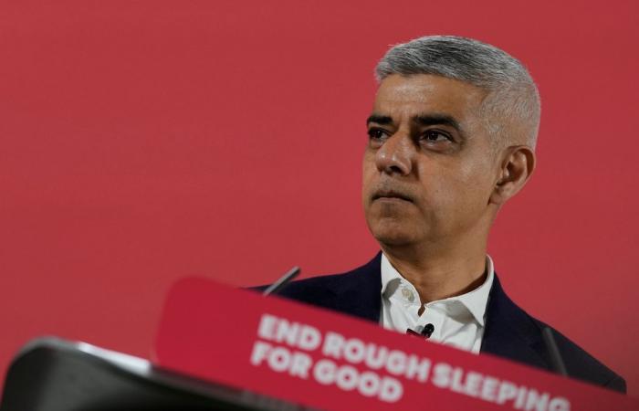 London
      Mayor
      Launches
      Bus
      Route
      Pilot
      to
      Protect
      Orthodox
      Jews