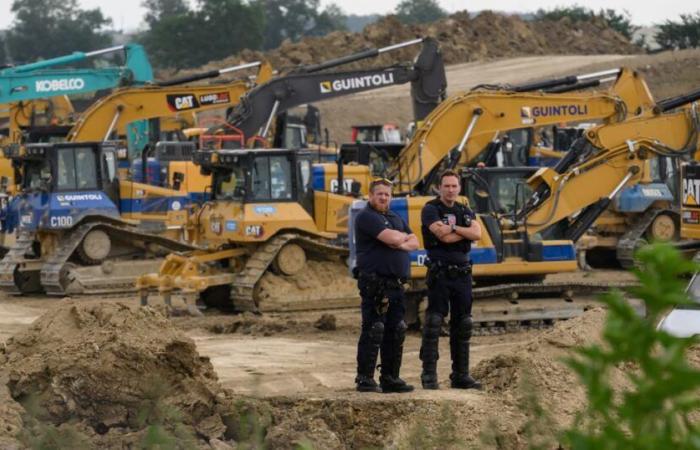 end
      of
      deforestation
      operations
      necessary
      for
      the
      construction
      of
      the
      motorway
      linking
      Toulouse
      to
      Castres