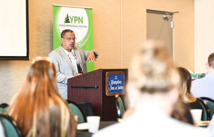 Attorney
      General
      Keith
      Ellison
      speaks
      on
      business
      practices
      at
      Young
      Professionals
      Network
      event
      in
      Bemidji