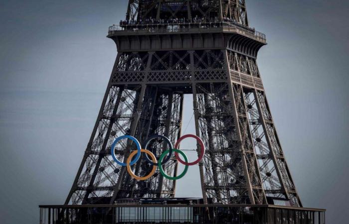 Olympic
      rings
      to
      remain
      on
      Eiffel
      Tower
      until
      at
      least
      2028,
      says
      Anne
      Hidalgo