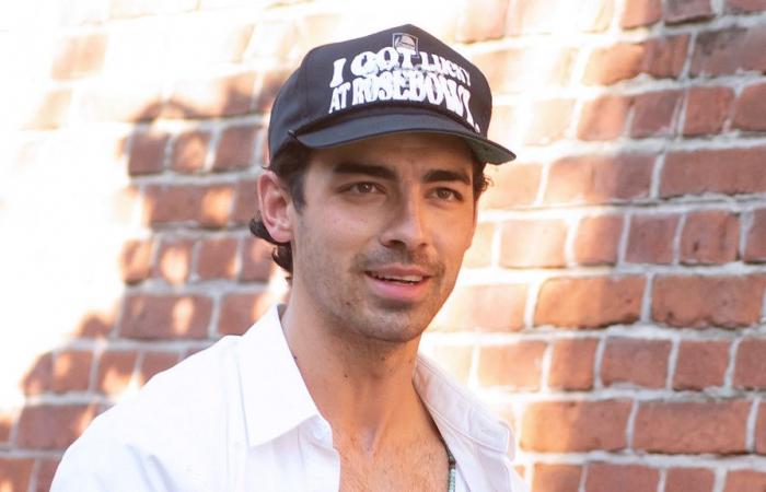 Joe
      Jonas
      Recalls
      His
      Craziest
      Encounter
      With
      a
      Fan